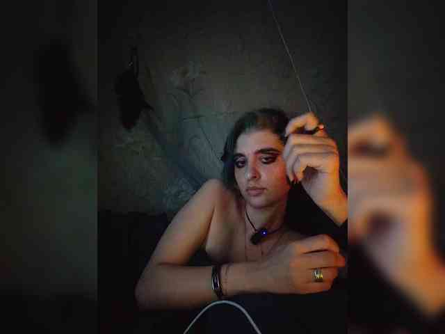 UntouchableSquirtWitch webcam