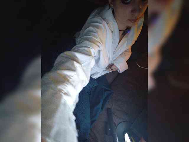 UntouchableSquirtWitch webcam