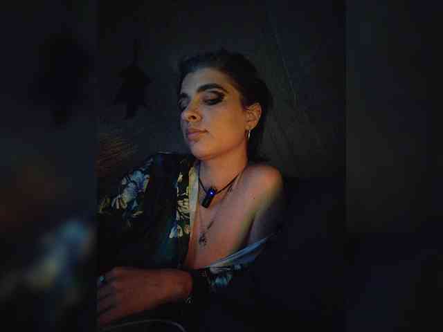 UntouchableSquirtWitch webcam