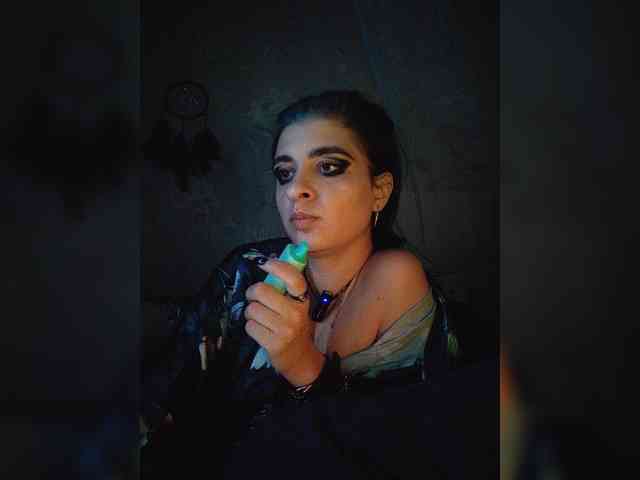UntouchableSquirtWitch webcam