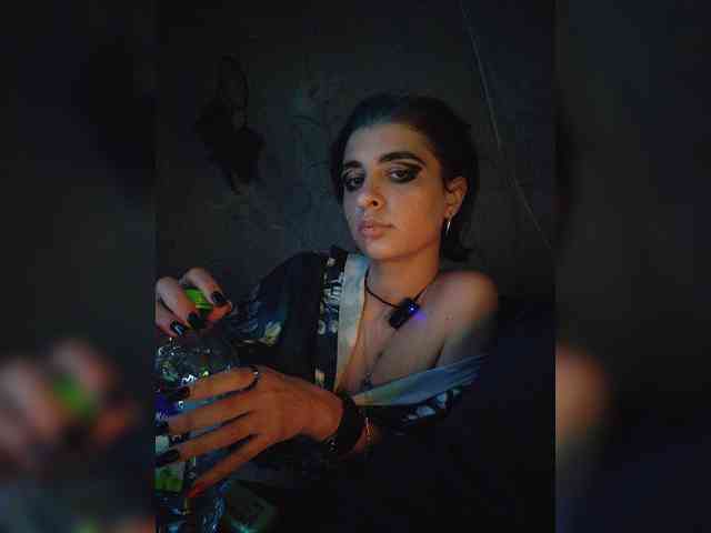 UntouchableSquirtWitch webcam