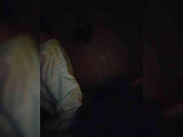UntouchableSquirtWitch webcam