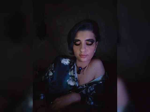 UntouchableSquirtWitch webcam