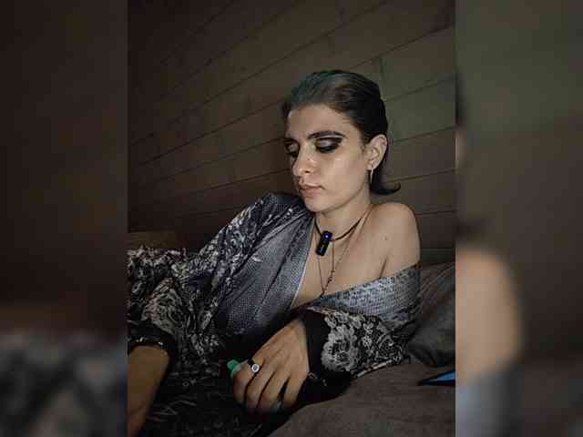 UntouchableSquirtWitch webcam