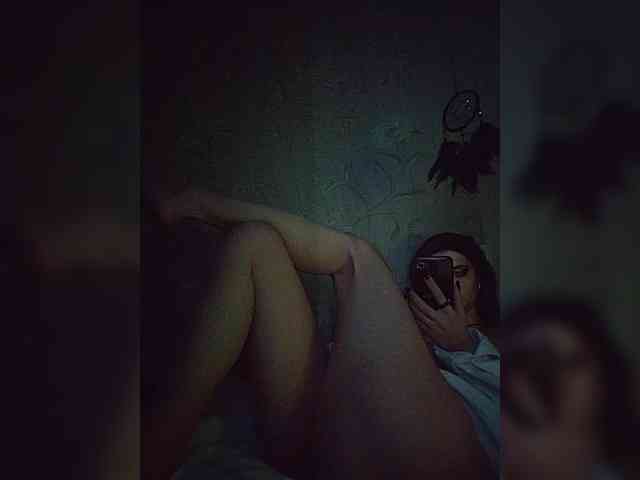 UntouchableSquirtWitch webcam