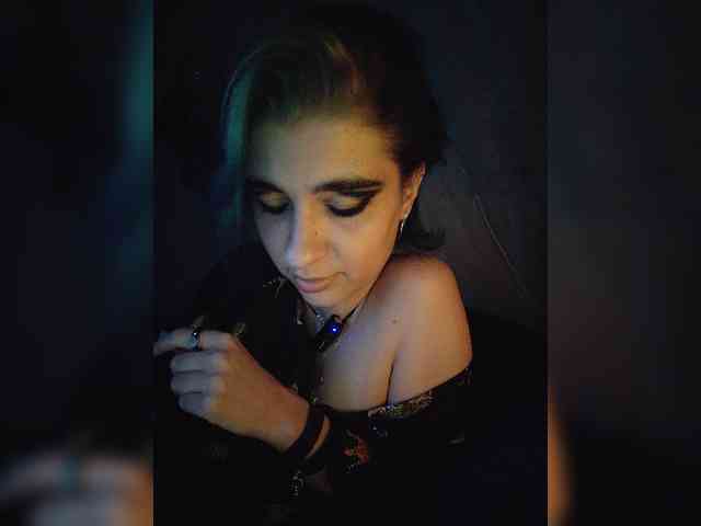 UntouchableSquirtWitch webcam
