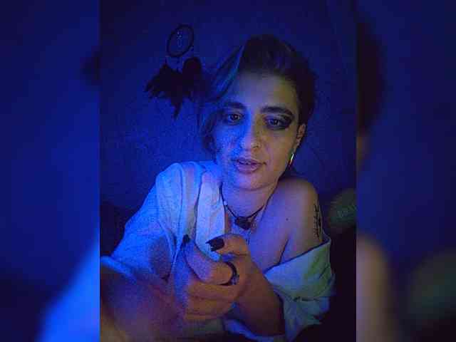 UntouchableSquirtWitch webcam
