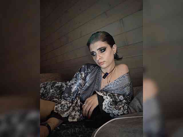 UntouchableSquirtWitch webcam