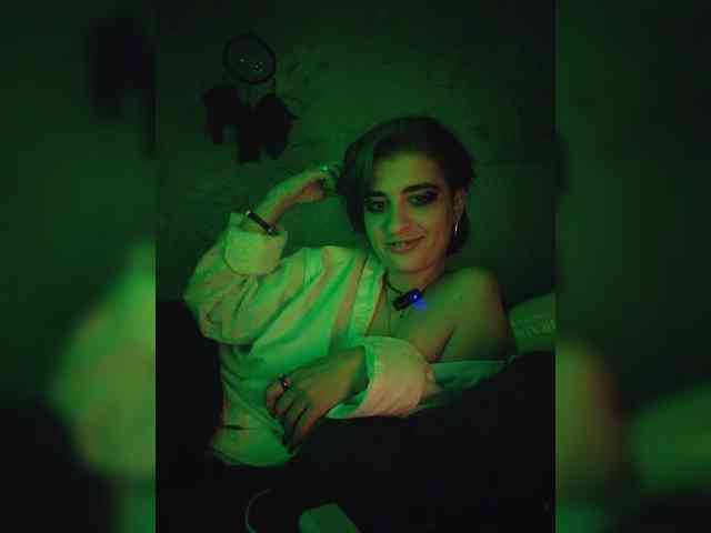 UntouchableSquirtWitch webcam