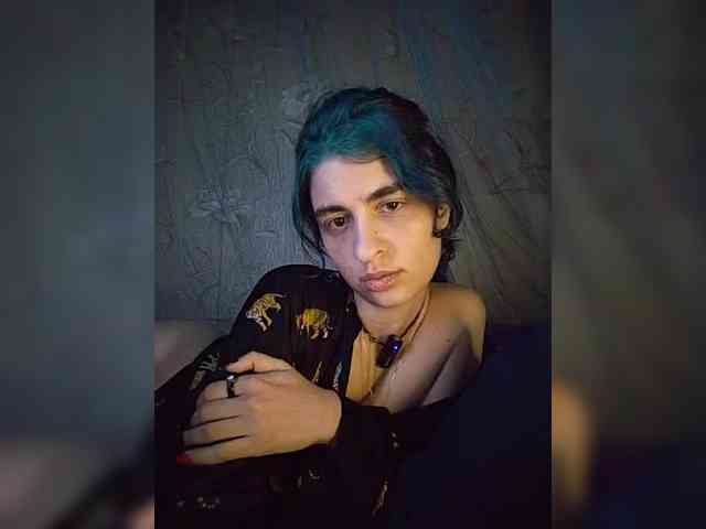 UntouchableSquirtWitch webcam