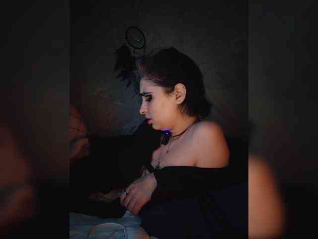 UntouchableSquirtWitch webcam