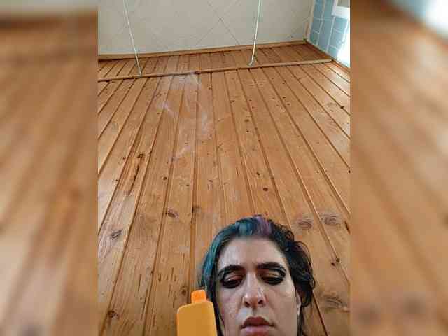 UntouchableSquirtWitch webcam