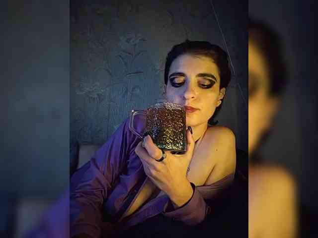 CyberSquirtSiren webcam