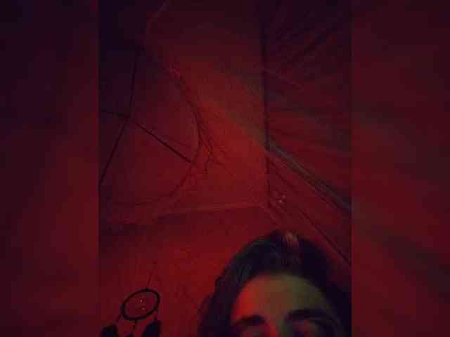 UntouchableSquirtWitch webcam