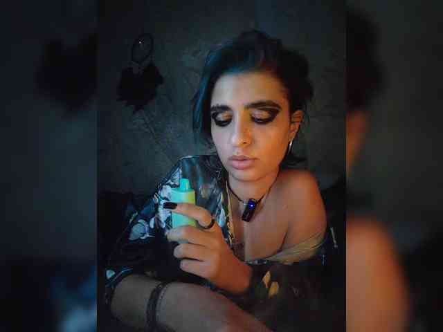 UntouchableSquirtWitch webcam