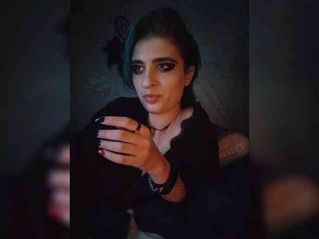 UntouchableSquirtWitch webcam