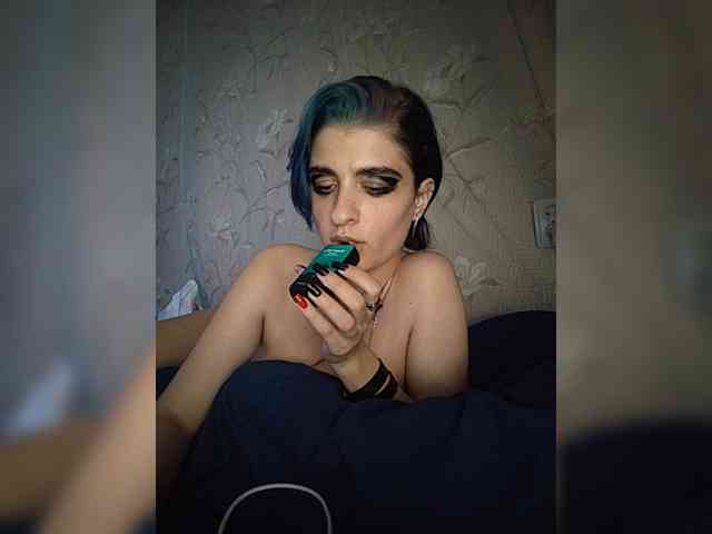 UntouchableSquirtWitch webcam