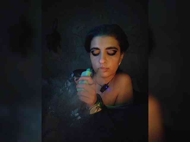 UntouchableSquirtWitch webcam