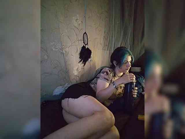 UntouchableSquirtWitch webcam
