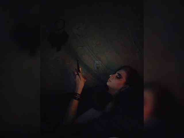 UntouchableSquirtWitch webcam