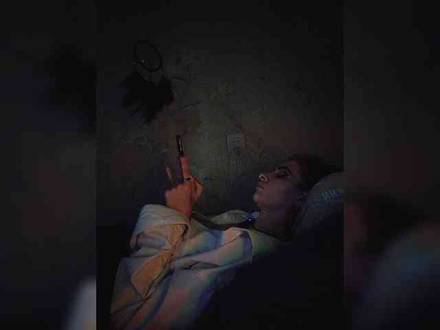 UntouchableSquirtWitch webcam