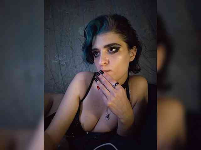 UntouchableSquirtWitch webcam