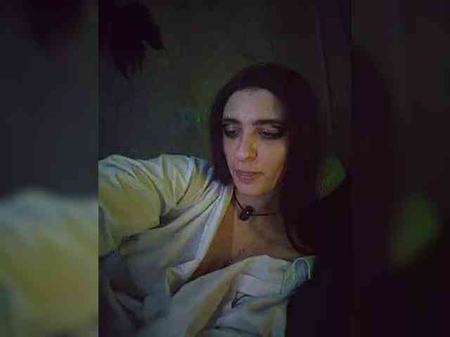 UntouchableSquirtWitch webcam