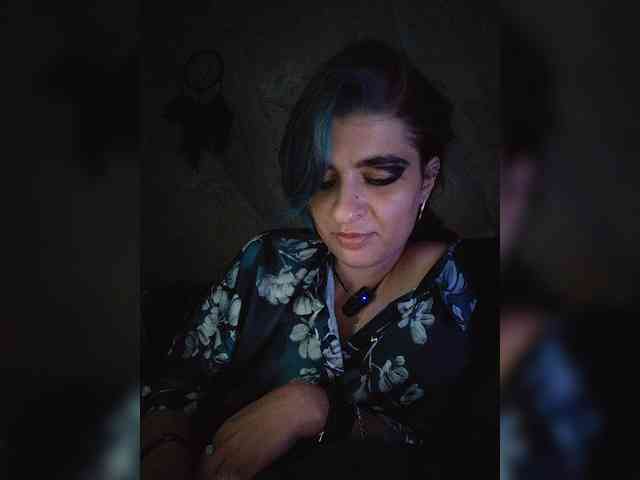 UntouchableSquirtWitch webcam