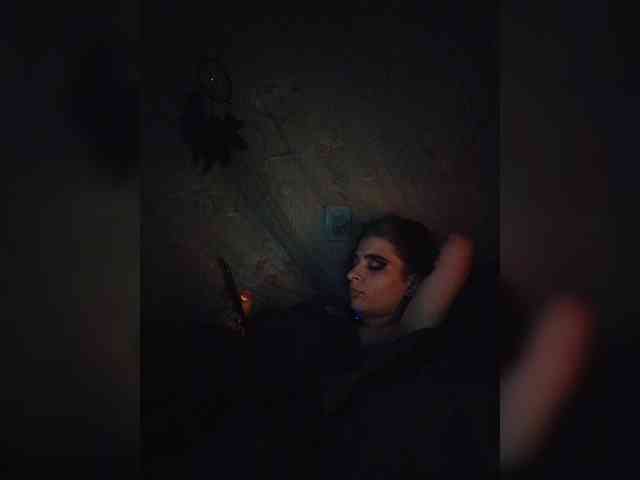 UntouchableSquirtWitch webcam