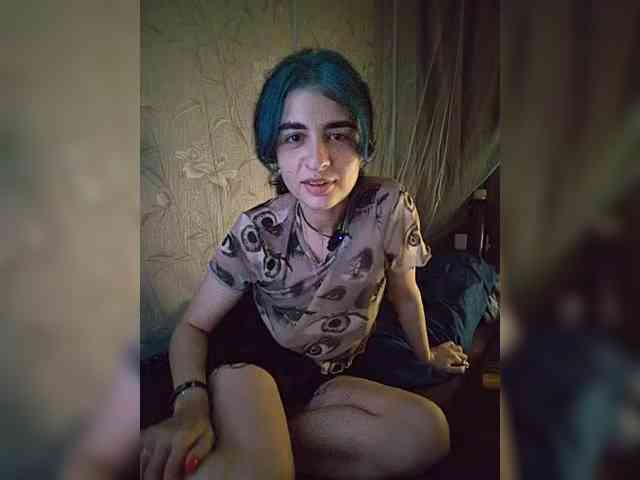 UntouchableSquirtWitch webcam
