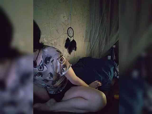 UntouchableSquirtWitch webcam
