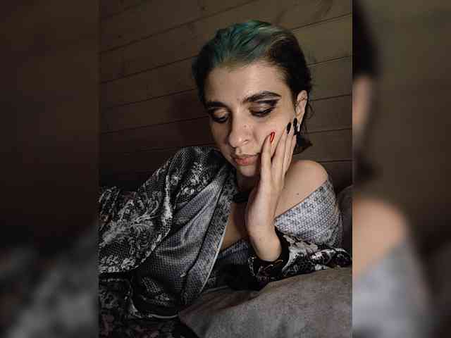UntouchableSquirtWitch webcam