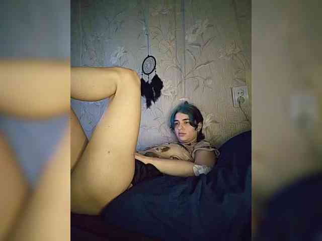 UntouchableSquirtWitch webcam