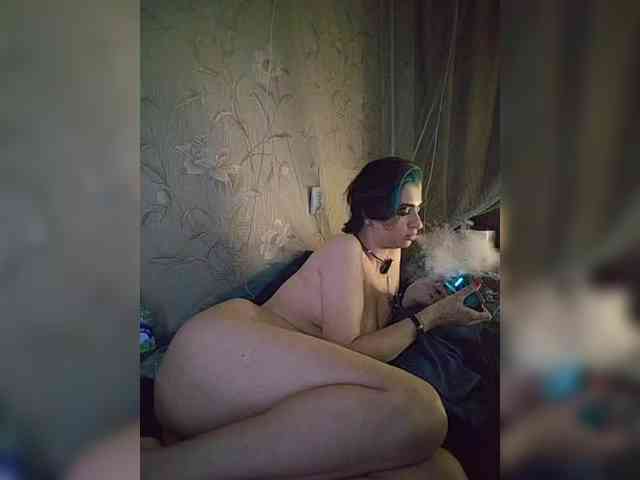 UntouchableSquirtWitch webcam