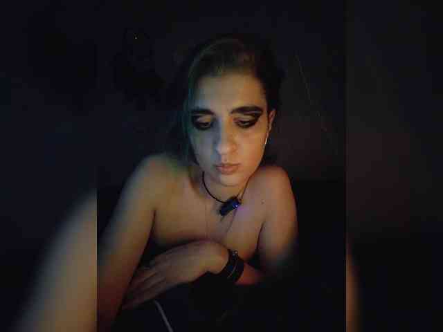 UntouchableSquirtWitch webcam
