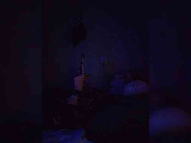 UntouchableSquirtWitch webcam