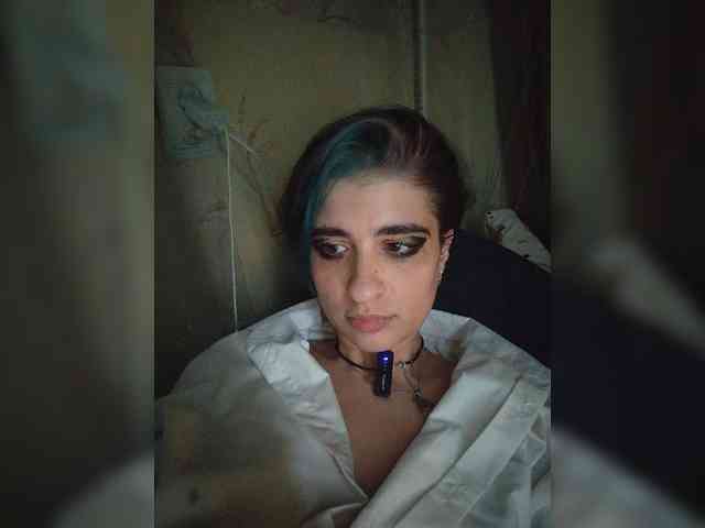 UntouchableSquirtWitch webcam