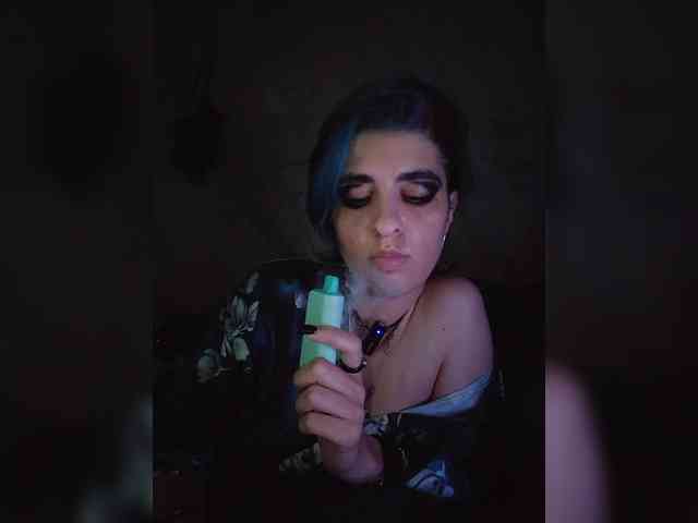 UntouchableSquirtWitch webcam