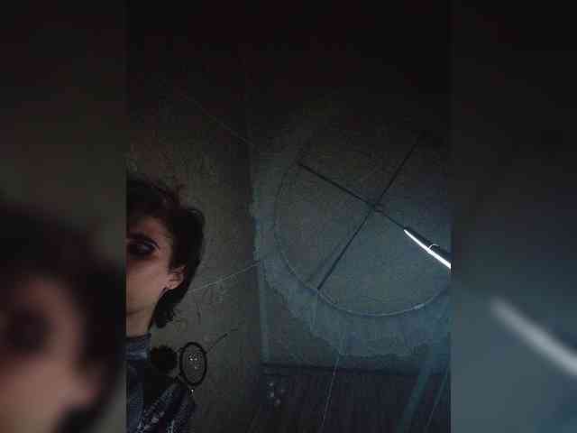 UntouchableSquirtWitch webcam