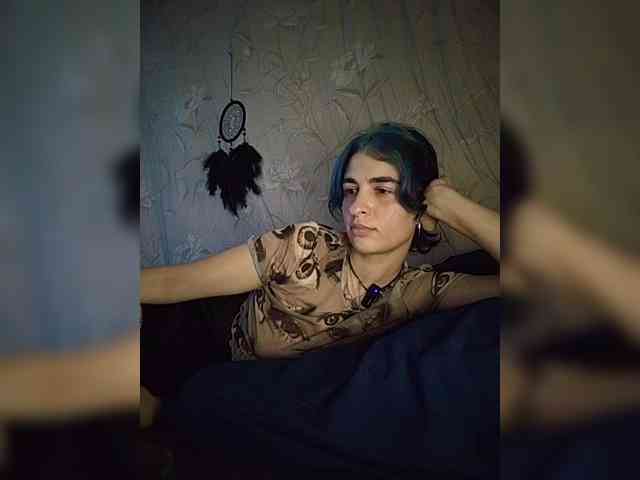 UntouchableSquirtWitch webcam