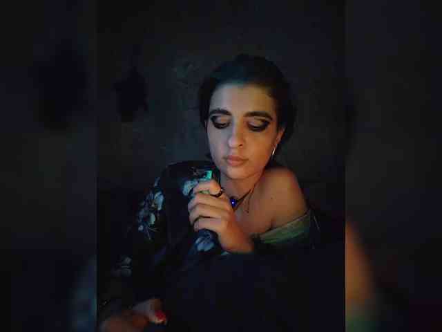 UntouchableSquirtWitch webcam
