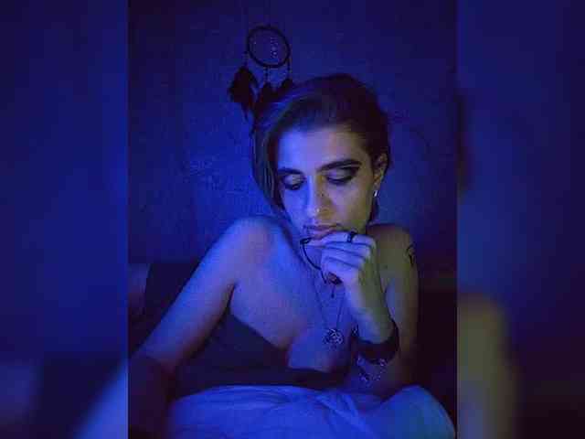 UntouchableSquirtWitch webcam