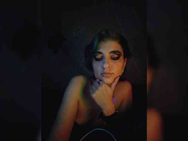 UntouchableSquirtWitch webcam