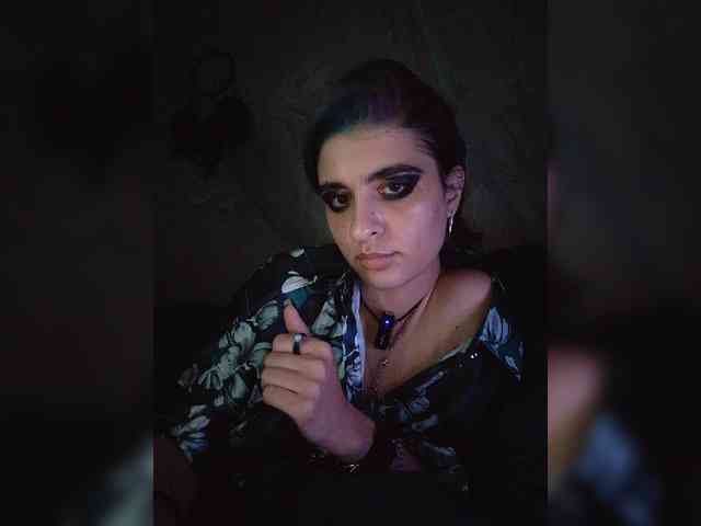UntouchableSquirtWitch webcam