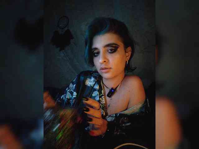 UntouchableSquirtWitch webcam