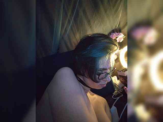 UntouchableSquirtWitch webcam