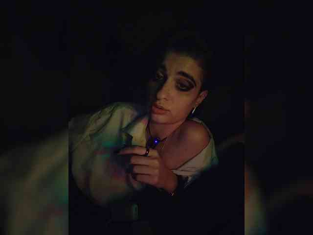 UntouchableSquirtWitch webcam