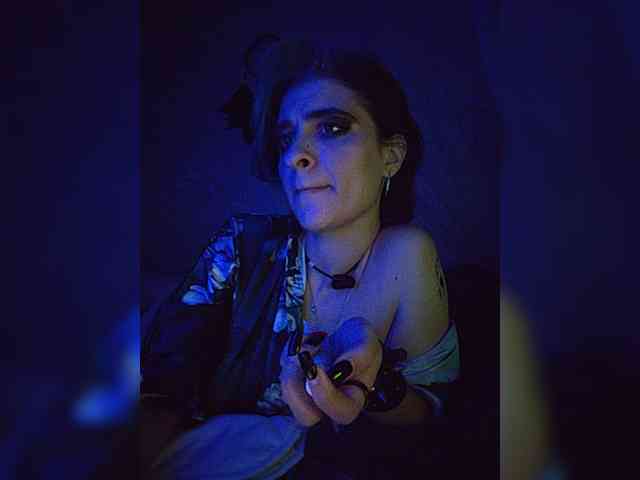 UntouchableSquirtWitch webcam