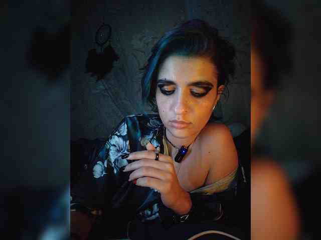 UntouchableSquirtWitch webcam