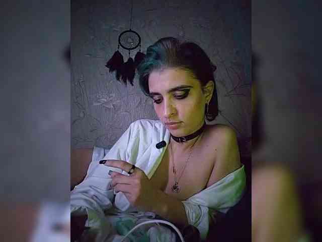 UntouchableSquirtWitch webcam